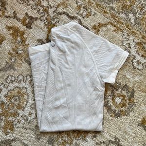 Lululemon swiftly tech tee size 6